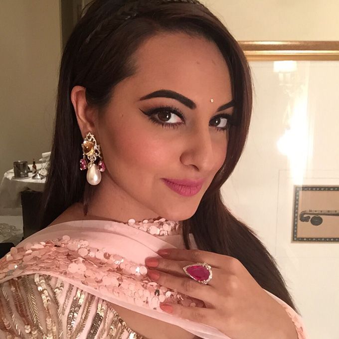 Sonakshi Sinha Wore The Perfect Mehendi Outfit This Weekend!