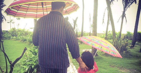 Super Cute Photo: Akshay Kumar Takes Daughter Nitara For A Walk In The Rains