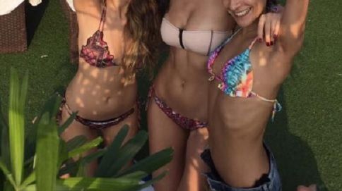 Check Out This B-Town Hottie Having A Blast With Her Girlfriends