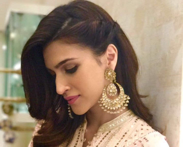Kriti Sanon Amps Up Her Desi Look With One Statement-Worthy Accessory
