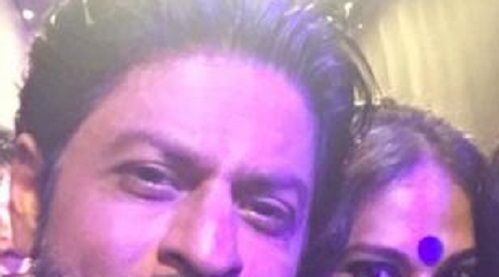 Selfie Alert: Shah Rukh Khan & Vidya Balan Post Together!