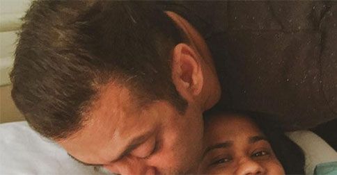 WOW! The First Photo Of Salman Khan With Arpita’s Baby Is Here And It’s Too Cute