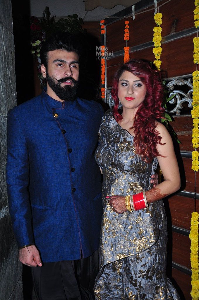 Just Married: Aarya Babbar &#038; His Wife Pose For Photos Outside Their Home!