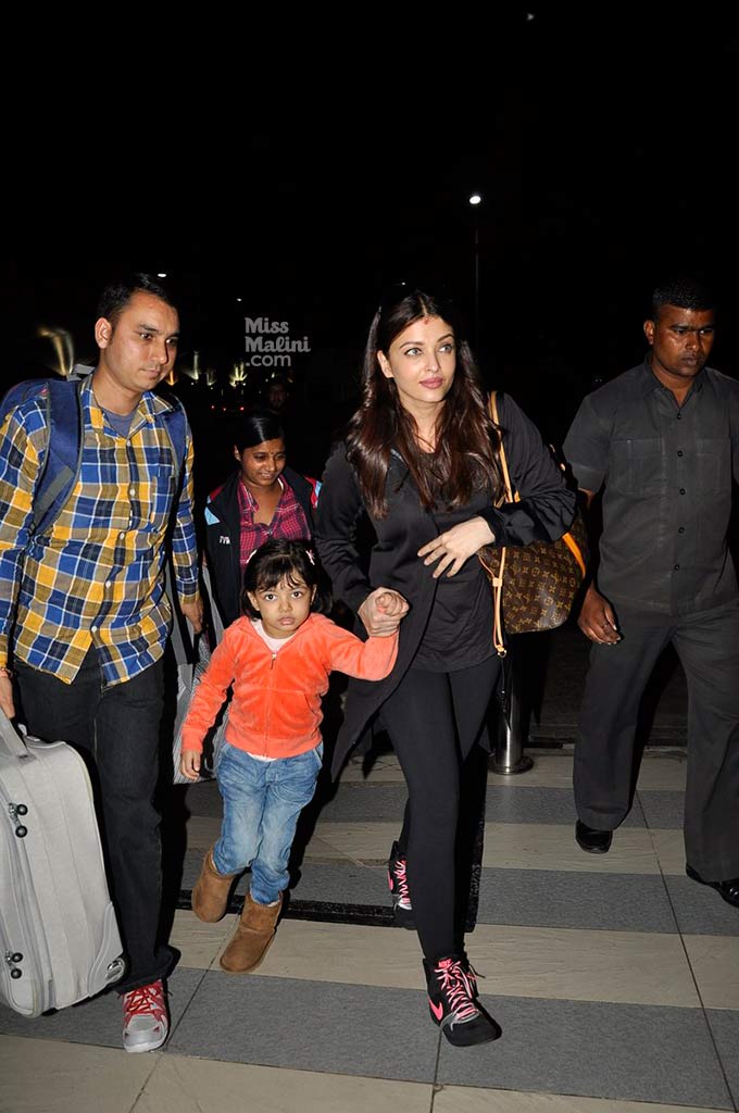 Airport Spotting: Aishwarya Rai & Aaradhya Bachchan Fly To Delhi For Republic Day