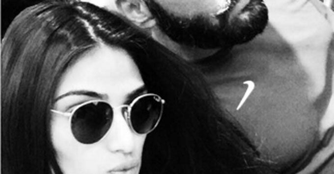 Suniel Shetty Looks Suspiciously Young In This Selfie With Athiya Shetty!