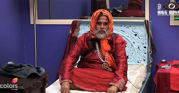 Bigg Boss 10: Swami Ji Pees In Front Of Everyone, Housemates Are Furious