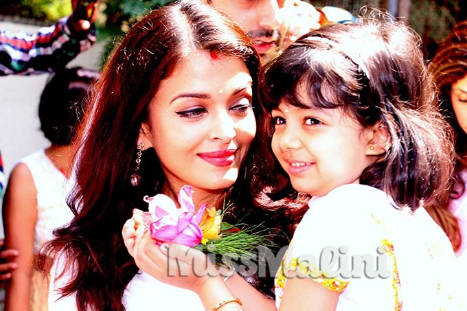 Aaradhya Bachchan Had A Cute Reply When Aishwarya Rai Asked Her About Posing For The Media