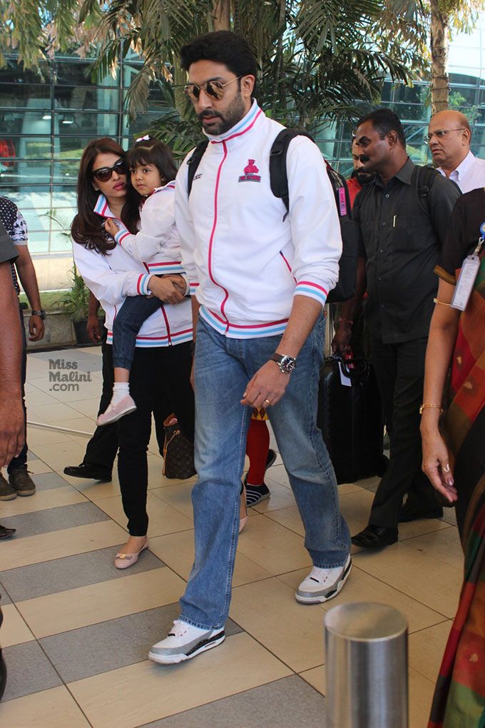 Airport Spotting: Cute! Aaradhya, Aishwarya &#038; Abhishek Bachchan Wear Matching Outfits
