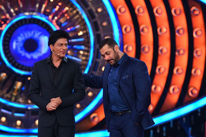 Salman Khan Promotes Shah Rukh Khan’s Dear Zindagi In A Rather Unique Way