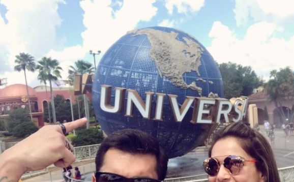 Bipasha Basu & Karan Singh Grover Are Having A Crazy Fun Time At Universal Studios