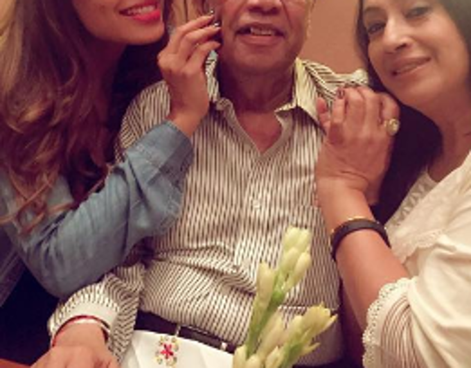 Bipasha Basu Spent Some Quality Time With Her Parents And Their Photos Are Adorable!