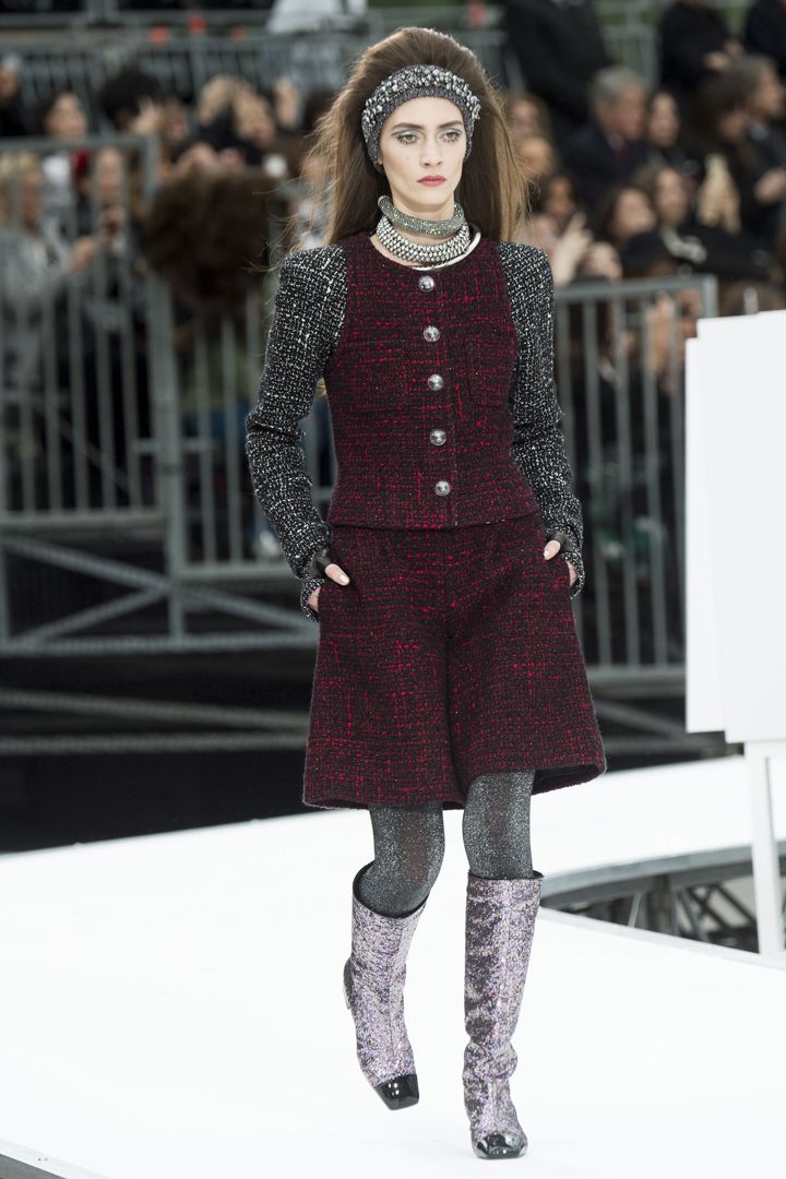 Chanel at Paris Fashion Week FW17 | Image Source: voguerunway.com