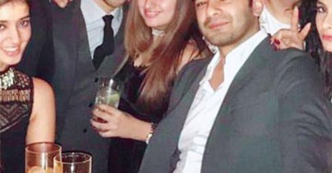 Varun Dhawan &#038; Rumoured Girlfriend Natasha Dalal Look Too Cute In This Christmas Photo