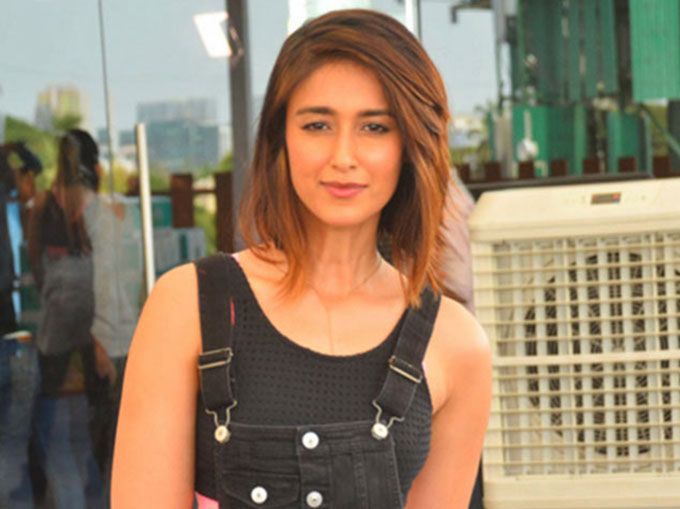 Ileana D’Cruz Makes Her Dungarees Look So Good That We Want Them For Ourselves!