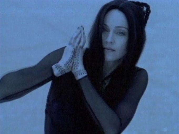 Madonna's look in Frozen that started the henna tattooed chain reaction.