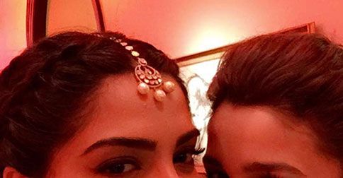 Sonam Kapoor & Alia Bhatt Took A Dinner Date Selfie!
