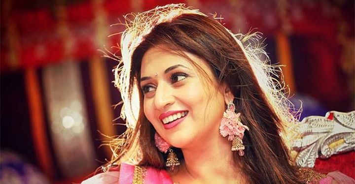 Divyanka Tripathi Recalls The Horrible Incident When She Was Stalked By A Fan