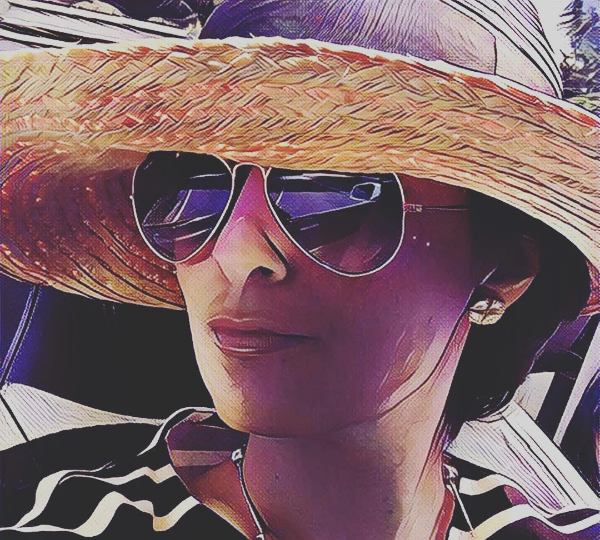 Photo Alert: Twinkle Khanna Clicks A Sexy Prisma Selfie But Her Caption Is The Real Winner