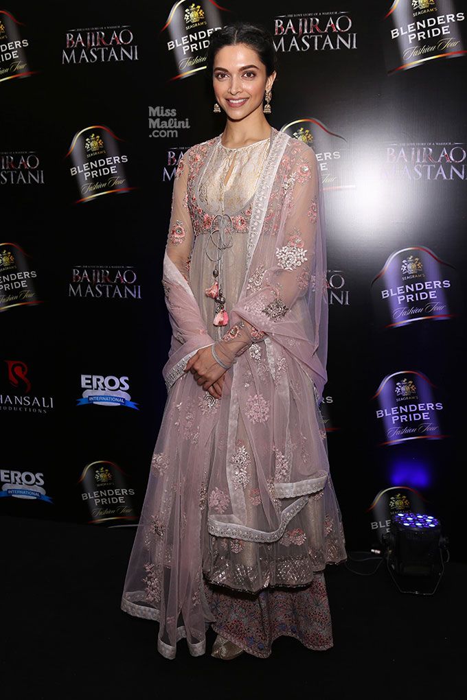 Deepika Padukone in Anju Modi in Delhi (APH Images)