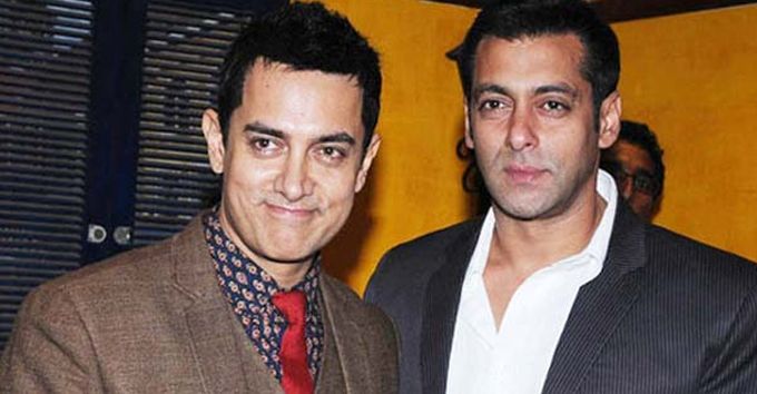 Aamir Khan Sent Salman Khan A Late Night Text Message & Here’s What It Was About
