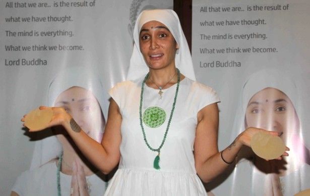 Sofia Hayat Displayed Her Silicon Implants To The Media She Invited