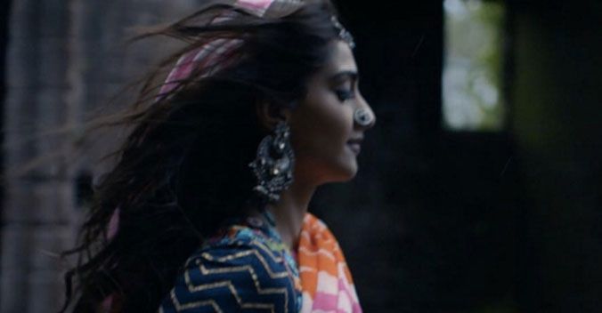 Sonam Kapoor’s Response To Her Blink-&#038;-Miss Appearance In Coldplay’s Video Is Truly Badass!
