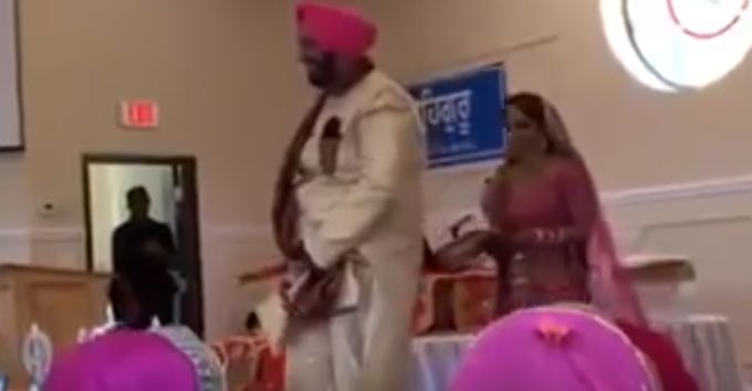 LOL! Sikh Groom’s Pajama Falls During His Pheras &#038; His Mom Comes To Help!