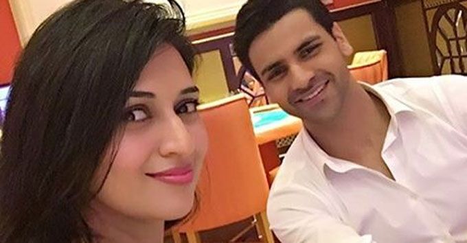 Divyanka Tripathi’s Father Spills The Beans On Her Wedding With Vivek Dahiya!