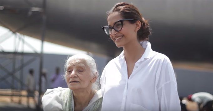 Sonam Kapoor with Neerja Bhanot's mother