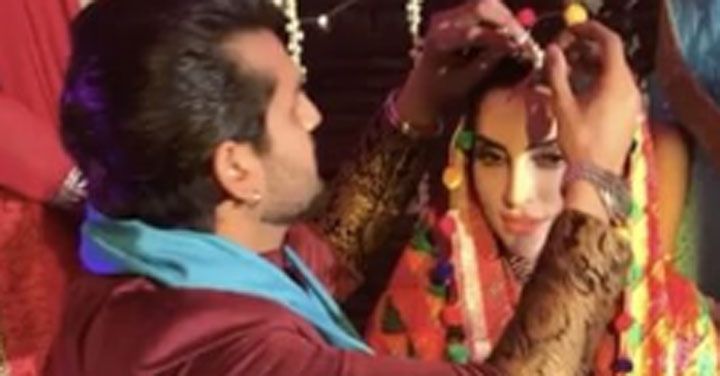 VIDEOS: Popular TV Actress Gets Engaged In An Intimate Ceremony