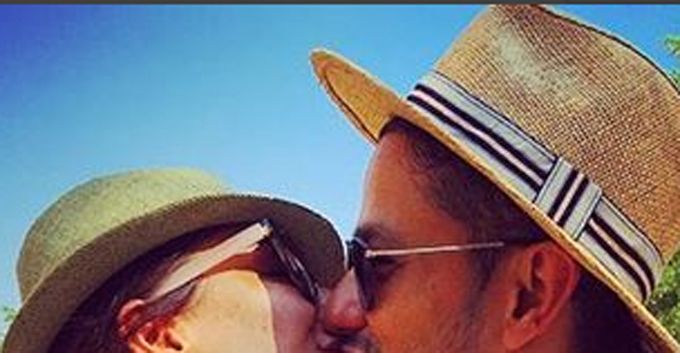 Photo Alert: Soha Ali Khan & Kunal Kemmu Share The Cutest Kiss