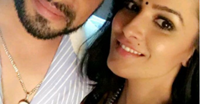 Anita Hassanandani Just Posted This Cute Selfie With Karan Patel On Her Snapchat!
