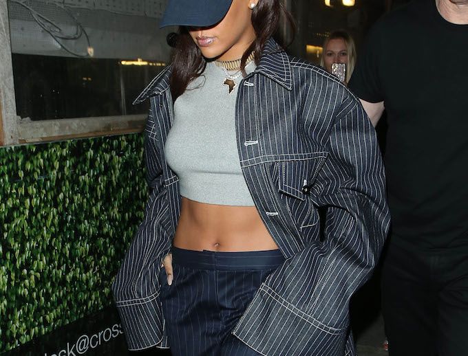 This Singer Flashes Her Toned Abs In A Cool AF Outfit