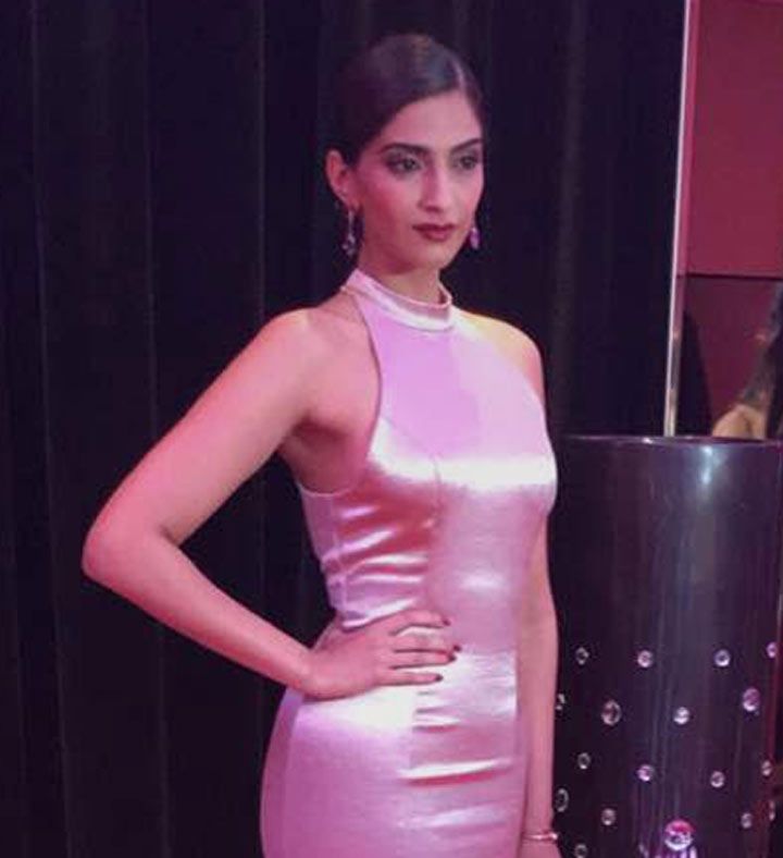 Sonam Kapoor Looks Like A Dazzling Diva In This Outfit