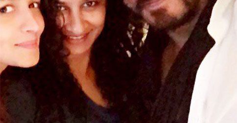 Selfie Alert: Shah Rukh Khan, Alia Bhatt & Gauri Shinde “Hanging” Out