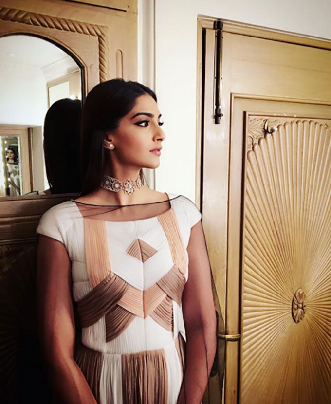 Sonam Kapoor Pulls Yet Another Stunner On The Red Carpet!