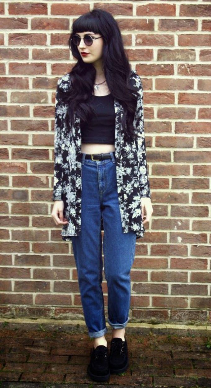 Style your mom jeans with a bohemian vibe by throwing a floral or printed cover up over a crop top. Pic: Bloglovin.com