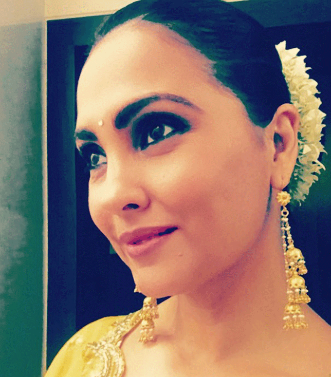 Lara Dutta Is A Ray Of Sunshine In This Desi Outfit