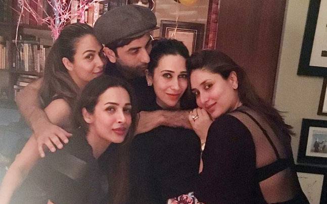 Ranbir Kapoor Parties Hard With Sisters Kareena Kapoor & Karisma Kapoor