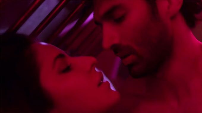 Katrina Kaif &#038; Aditya Roy Kapur’s Kissing Scene In Fitoor Is THIS Long!