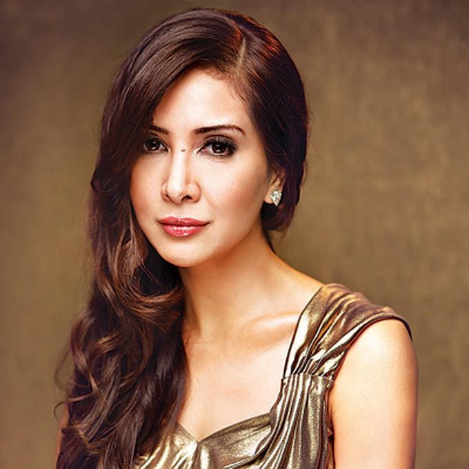 Is Kim Sharma Cheating On Her Husband With This Celebrity?