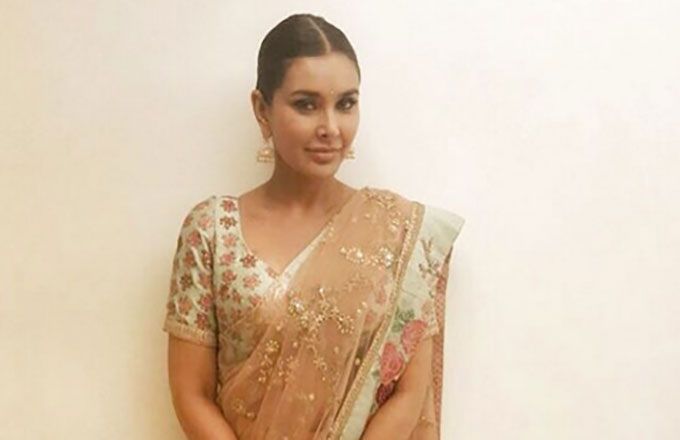 Lisa Ray’s Sari Will Add A Little Shimmer To Your Summer!