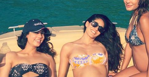 Mommy-To-Be Lisa Haydon Is Taking The Most Gorgeous Beach Photos