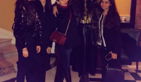 Photo: Karisma Kapoor Partying In London With Rhea Kapoor