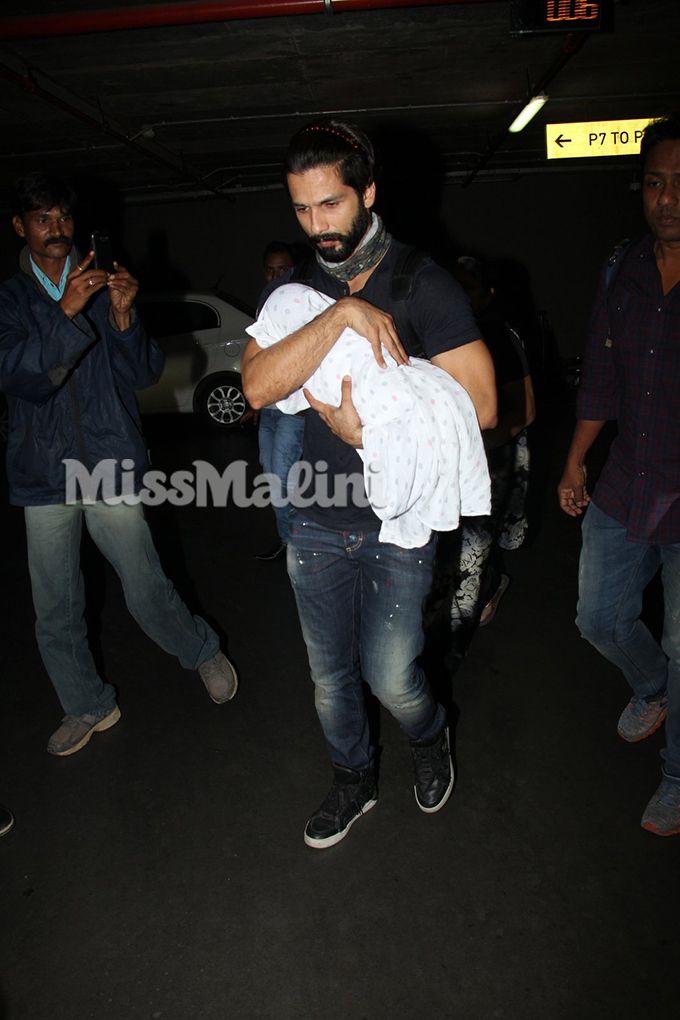 Airport Spotting: Shahid, Mira &#038; Baby Misha Return From Their Holiday