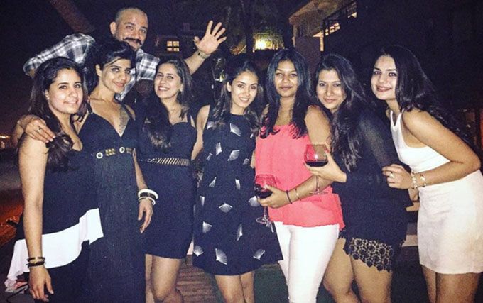 Photos: Shahid Kapoor & Mira Kapoor Ring In The New Year With Friends In Goa!
