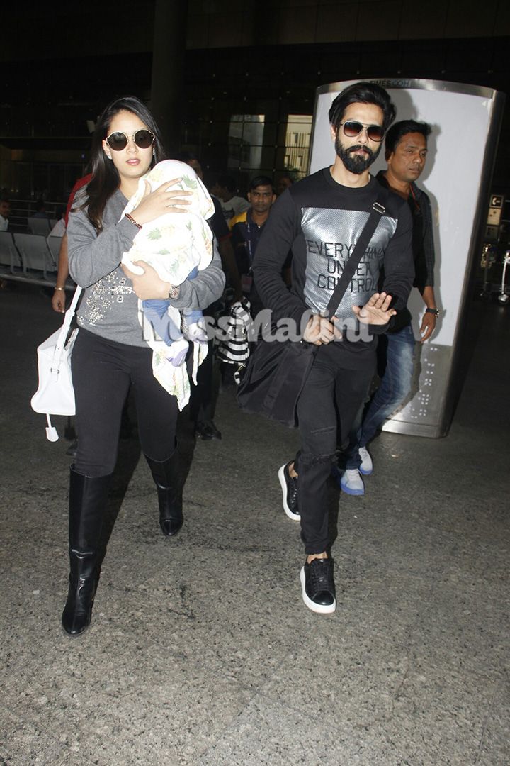 Photos: Mira &#038; Shahid Kapoor Are Twinning At The Airport