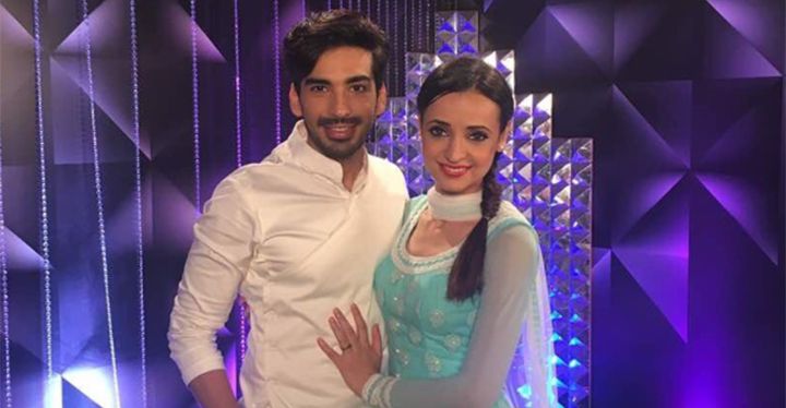 Umm. Sanaya Irani &#038; Mohit Sehgal’s Fans Are Offering Phones In Return For Votes On Nach Baliye 8