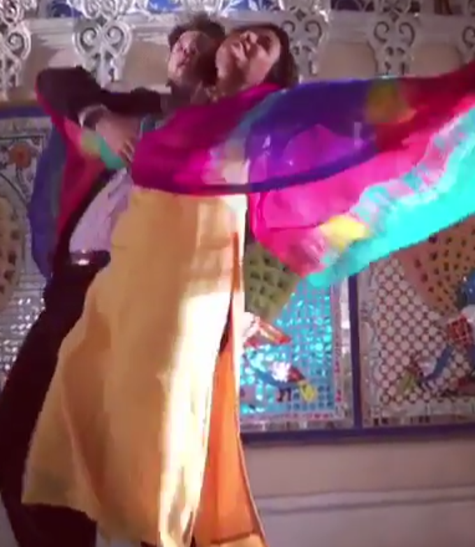 VIDEO: Vivek Dahiya &#038; Mona Singh’s Funny Dance On Gerua Will Give SRK-Kajol A Run For Their Money!
