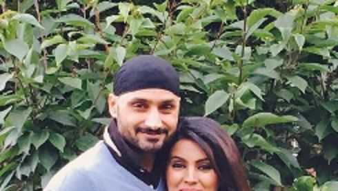 Harbhajhan Singh Posted This Sweet Photo With Wifey Geeta Along With The Cutest Caption!